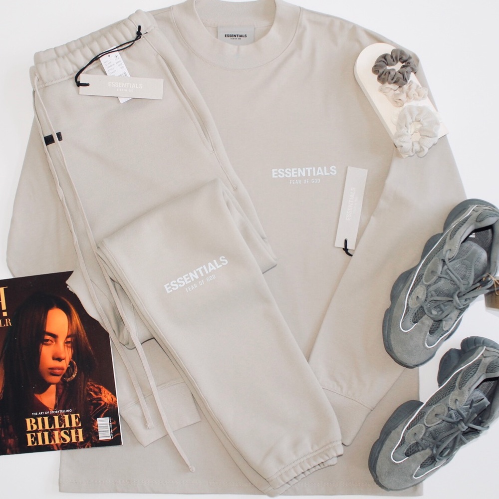 FEAR OF GOD ESSENTIALS Suit ‘Tan’ L/S T-Shirt + Sweatpants